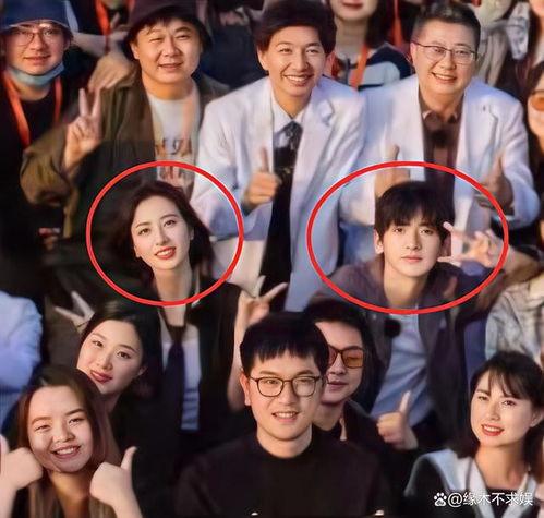 狗仔爆料周雨彤最新,狗仔爆料揭秘甜蜜瞬间